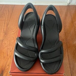 Camper Kobrah black sandals